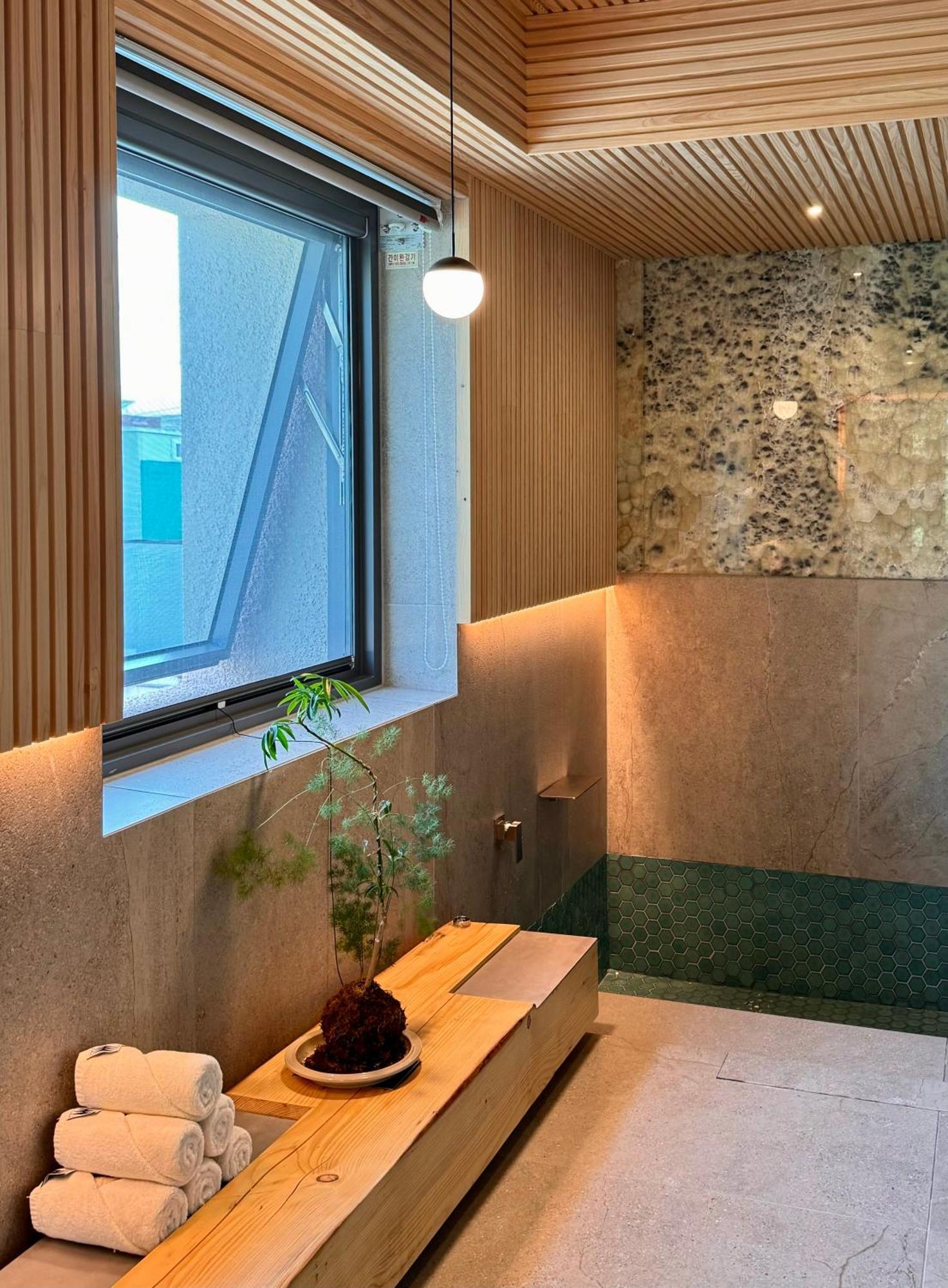 Pbr7 Hotel Unusual Stay Gyeongju Luaran gambar